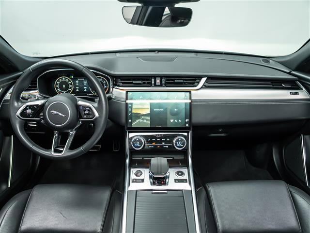 Certified 2024 Jaguar XF R-Dynamic SE image 19