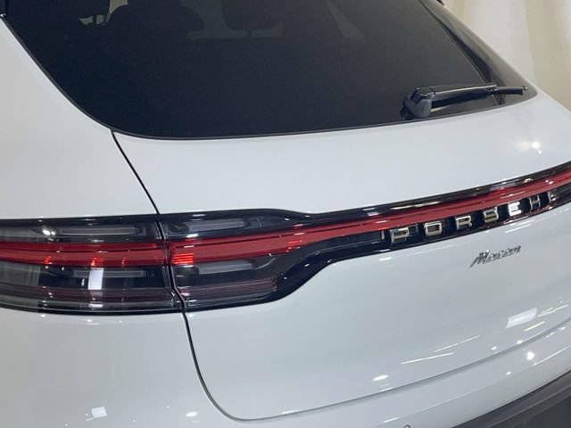 Certified 2026 Porsche Macan AWD/4WD image 12