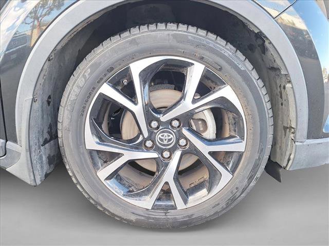 Used 2019 Toyota C-HR XLE image 14