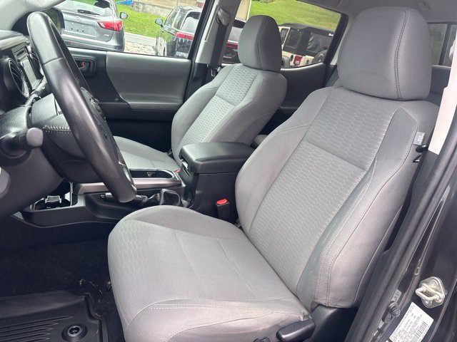 Used 2019 Toyota Tacoma SR5 AWD/4WD image 12