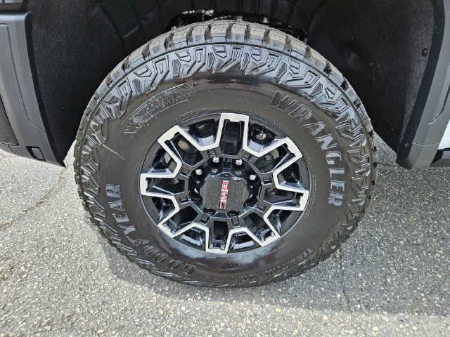 New 2026 GMC Sierra 2500 AT4X w/ LPO, Black Badging Package AWD/4WD image 9