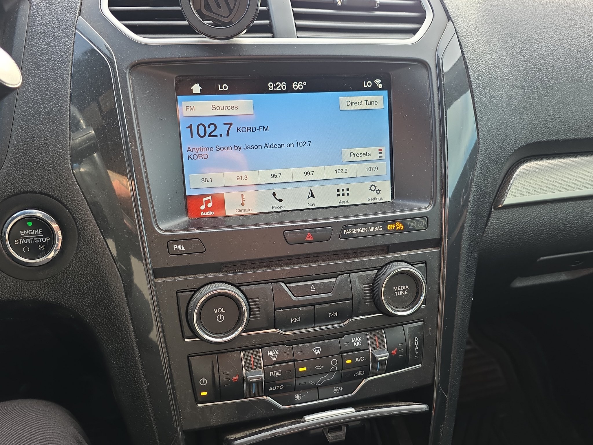 Used 2018 Ford Explorer XLT w/ Equipment Group 202A AWD/4WD image 12