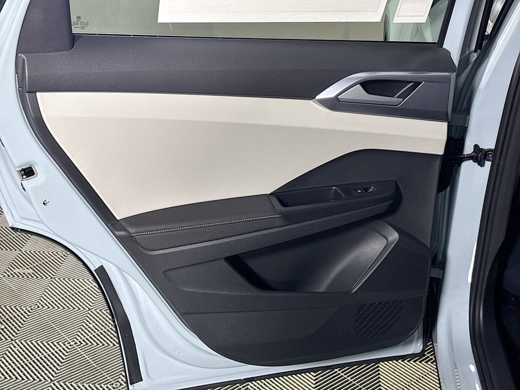 New 2025 Volkswagen Taos SE image 19