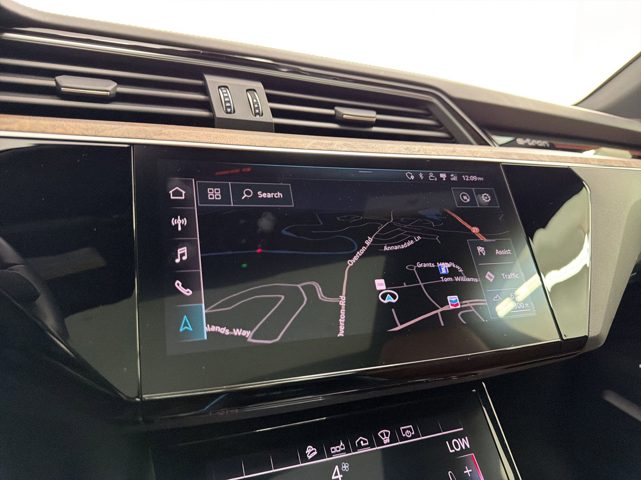 Used 2019 Audi e-tron Prestige w/ Prestige Package AWD/4WD image 25