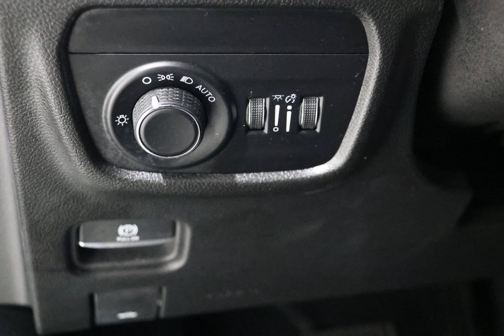 Used 2023 Jeep Grand Cherokee L Laredo AWD/4WD image 19