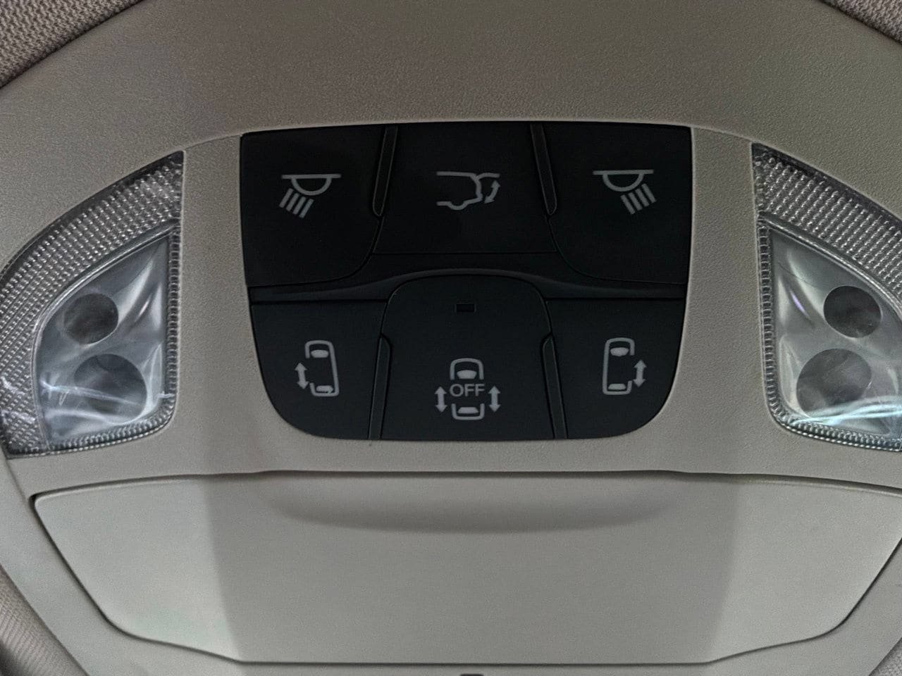 Used 2023 Chrysler Voyager LX FWD image 18