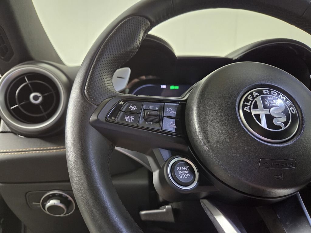 Used 2025 Alfa Romeo Tonale Veloce w/ Premium Package image 20