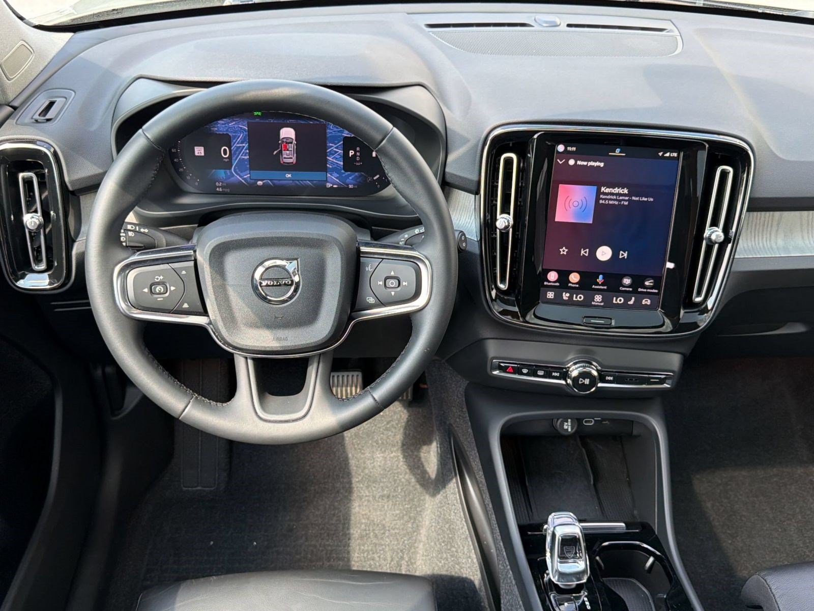 Certified 2023 Volvo XC40 B5 Plus w/ Protection Package Premier AWD/4WD image 29
