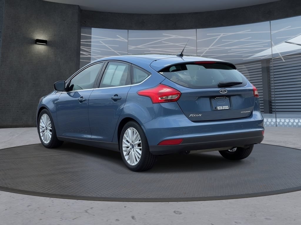 Used 2018 Ford Focus Titanium w/ Titanium Technology Package FWD image 3