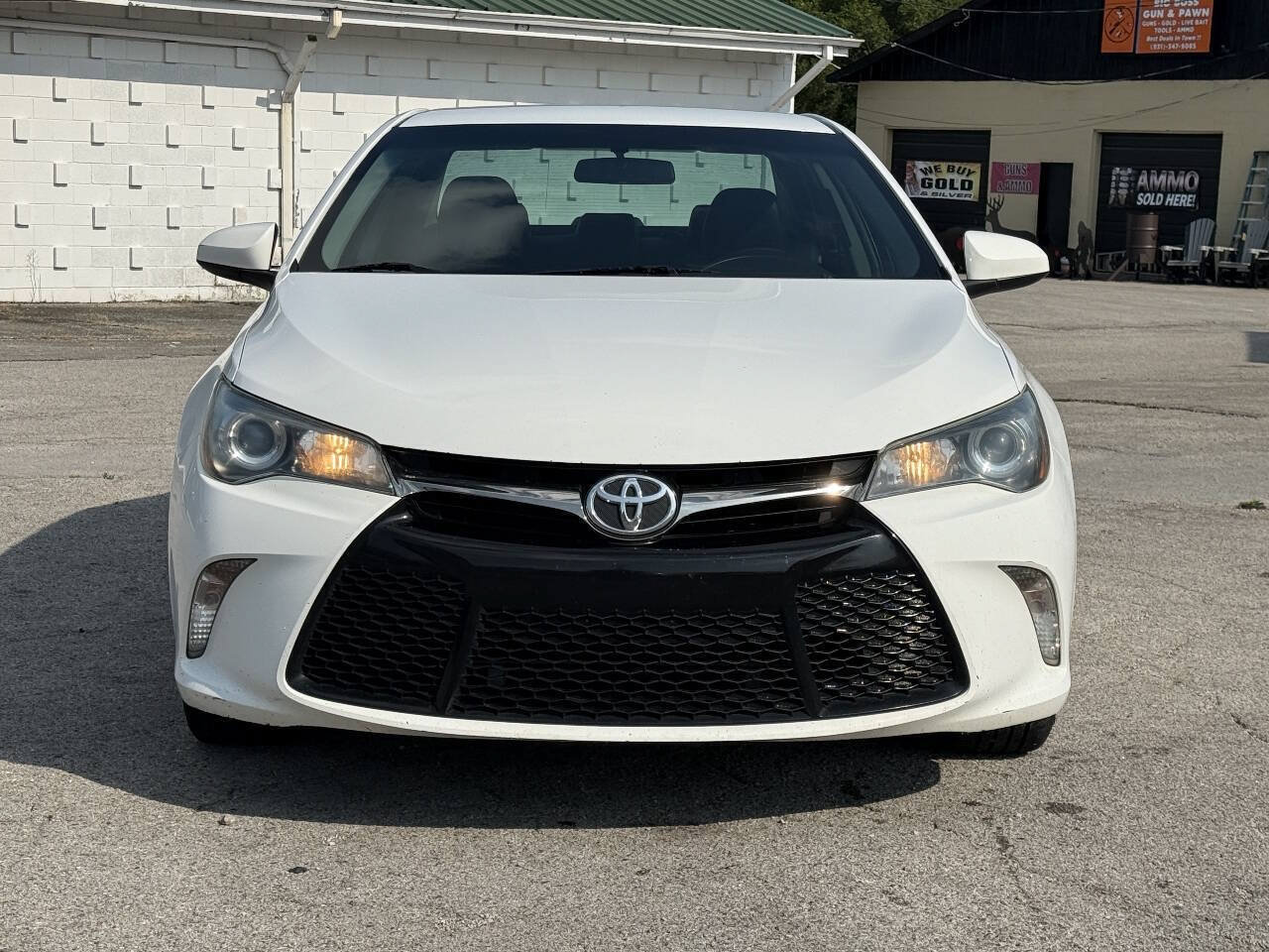 Used 2017 Toyota Camry SE FWD image 9