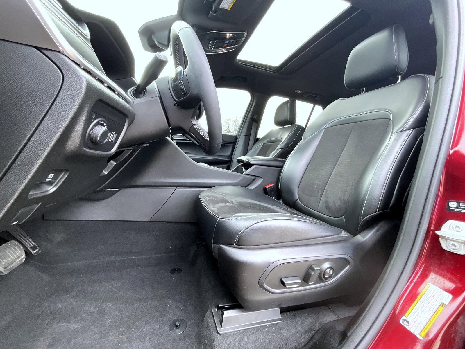 Used 2023 Jeep Grand Cherokee Altitude image 11