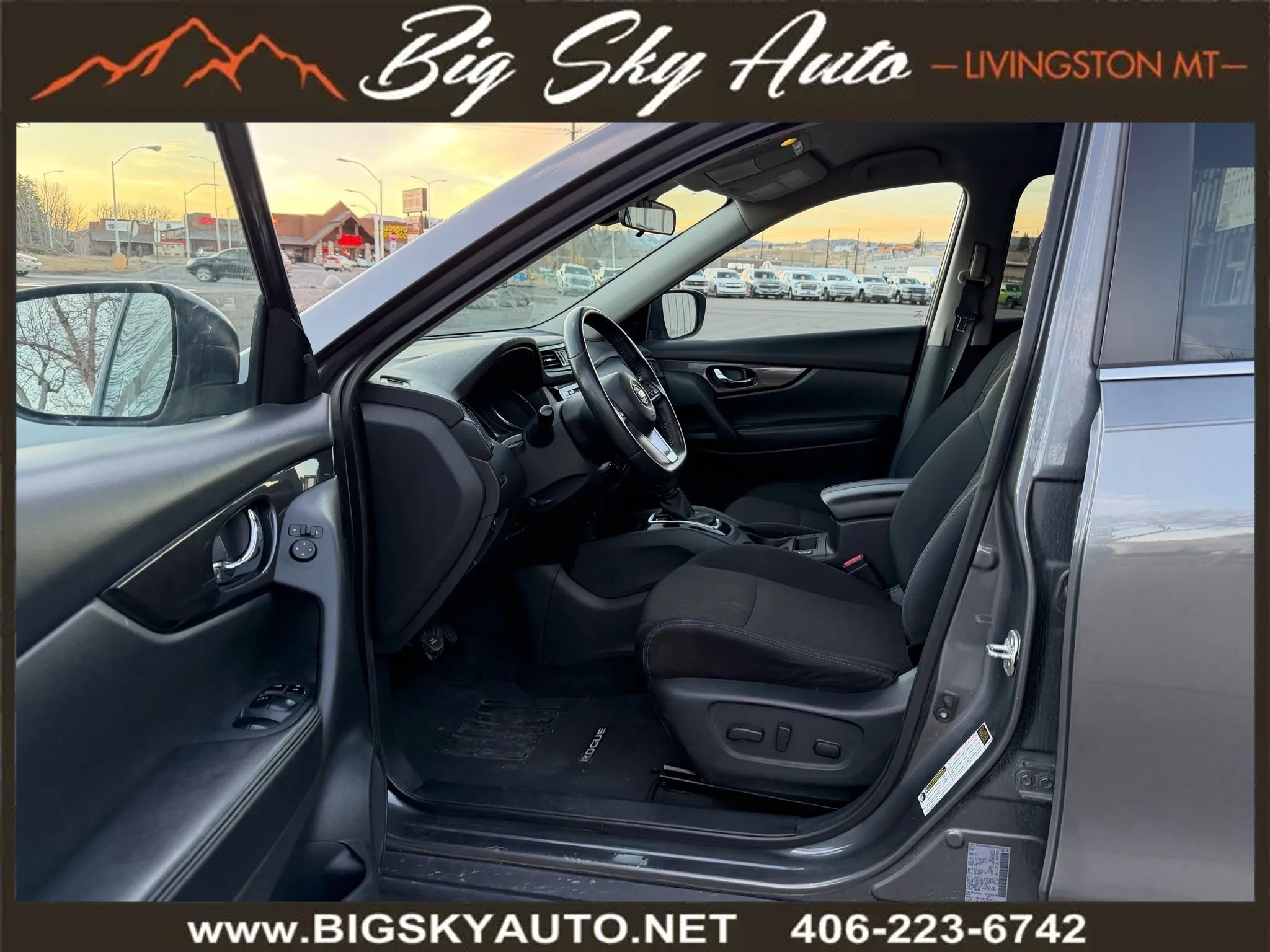 Used 2019 Nissan Rogue SV image 12