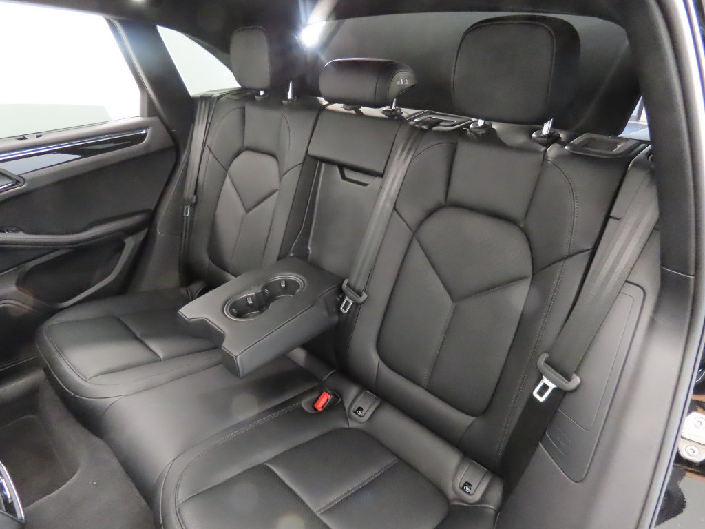 Certified 2026 Porsche Macan AWD/4WD image 44