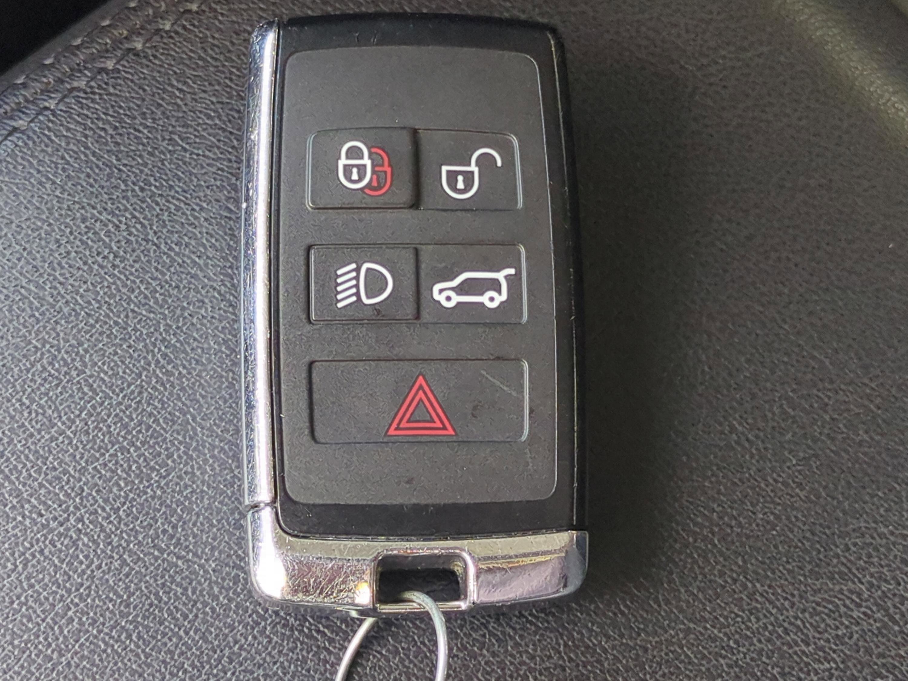 Used 2020 Jaguar E-PACE SE image 28