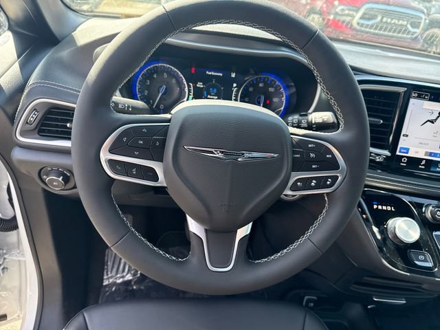 New 2026 Chrysler Pacifica Select FWD image 20