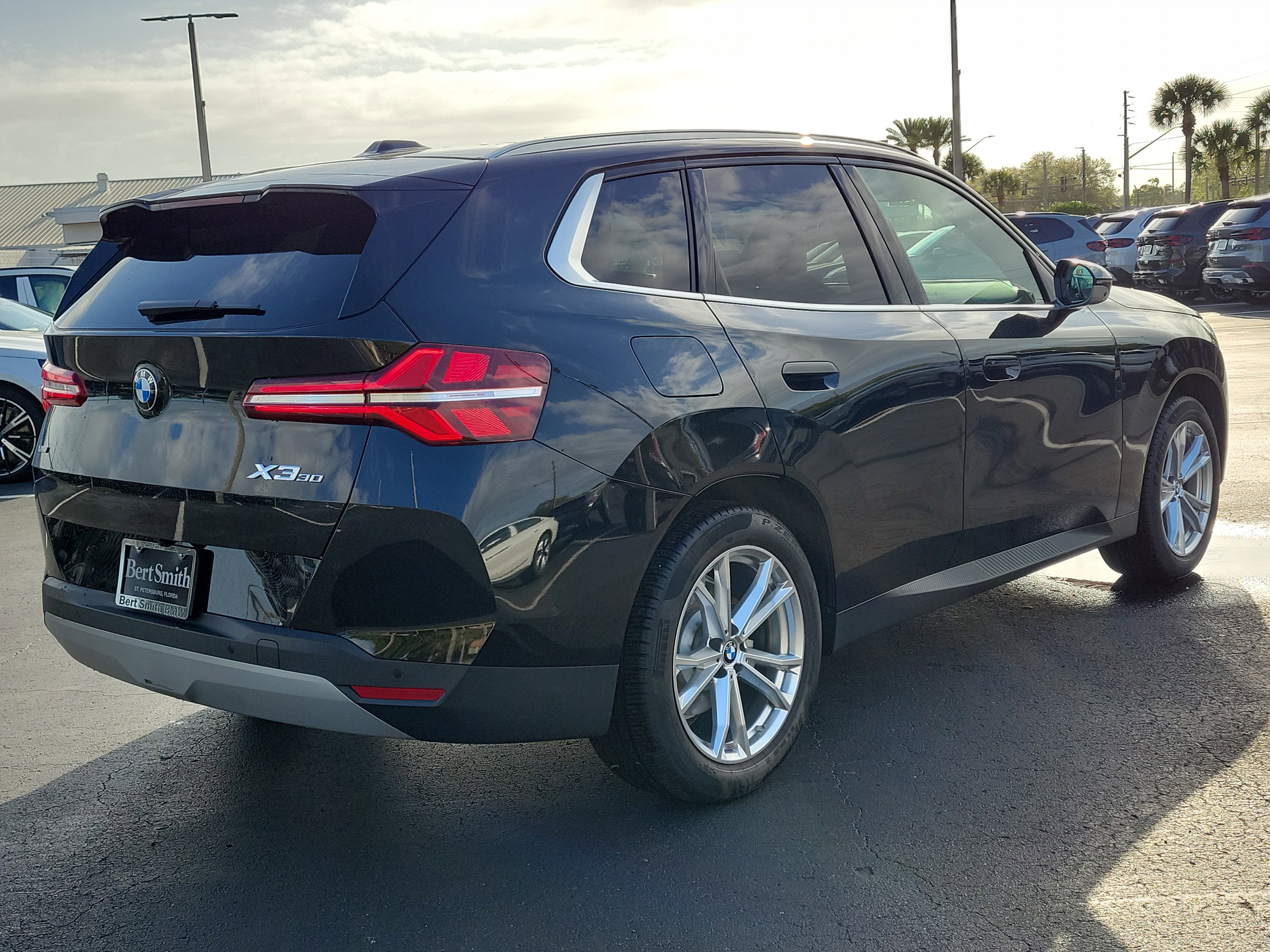 Used 2025 BMW X3 xDrive30i w/ Premium Package AWD/4WD image 3