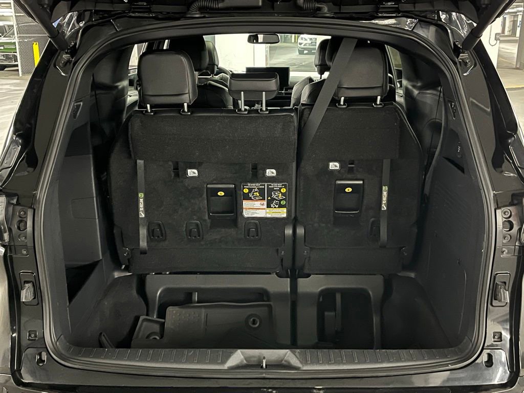 Used 2025 Toyota Sienna XSE image 39