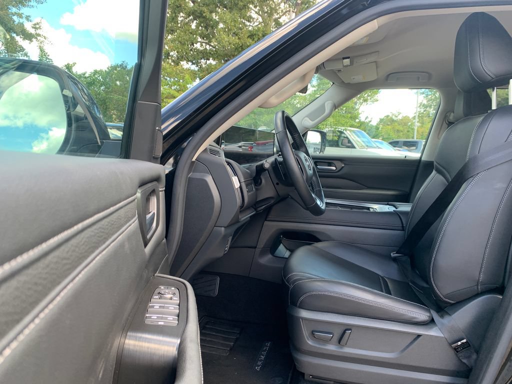 Used 2025 Nissan Armada SV AWD/4WD image 22
