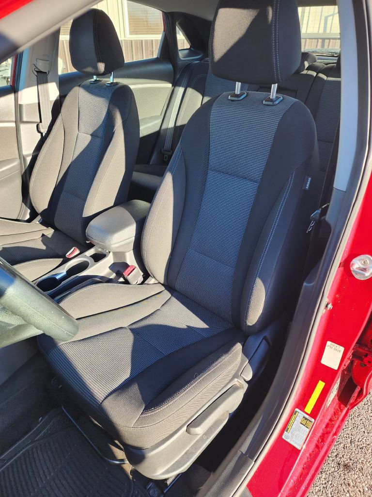 Used 2017 Hyundai Elantra GT FWD image 12