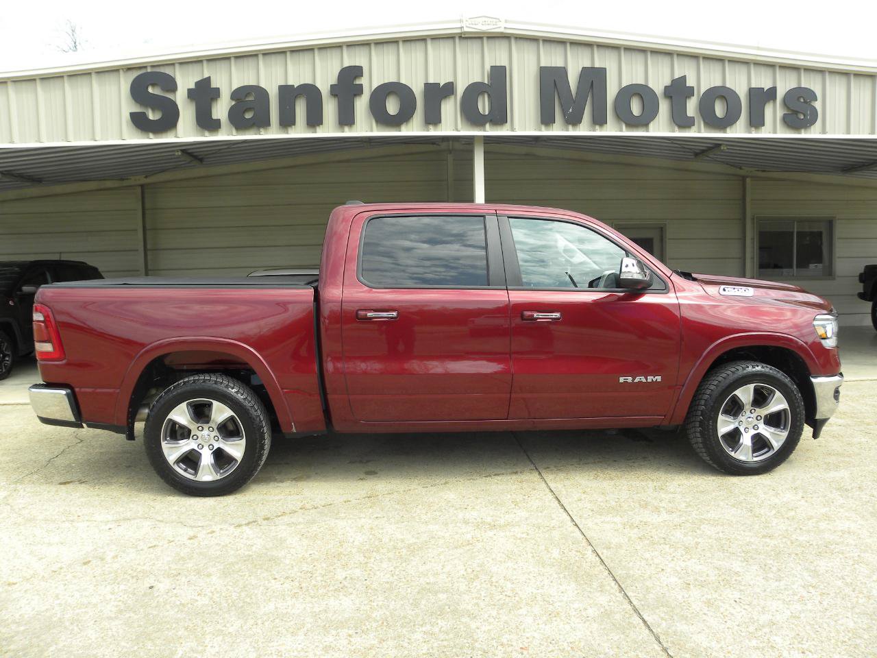 Used 2022 RAM 1500 Laramie AWD/4WD image 3