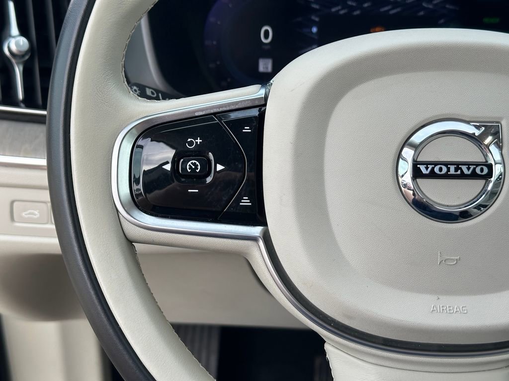 Used 2023 Volvo XC60 T8 Plus image 11