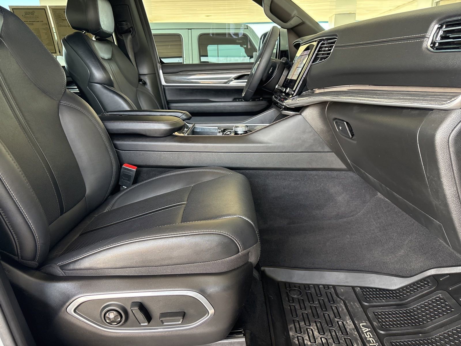 Used 2022 Jeep Wagoneer Series II image 48