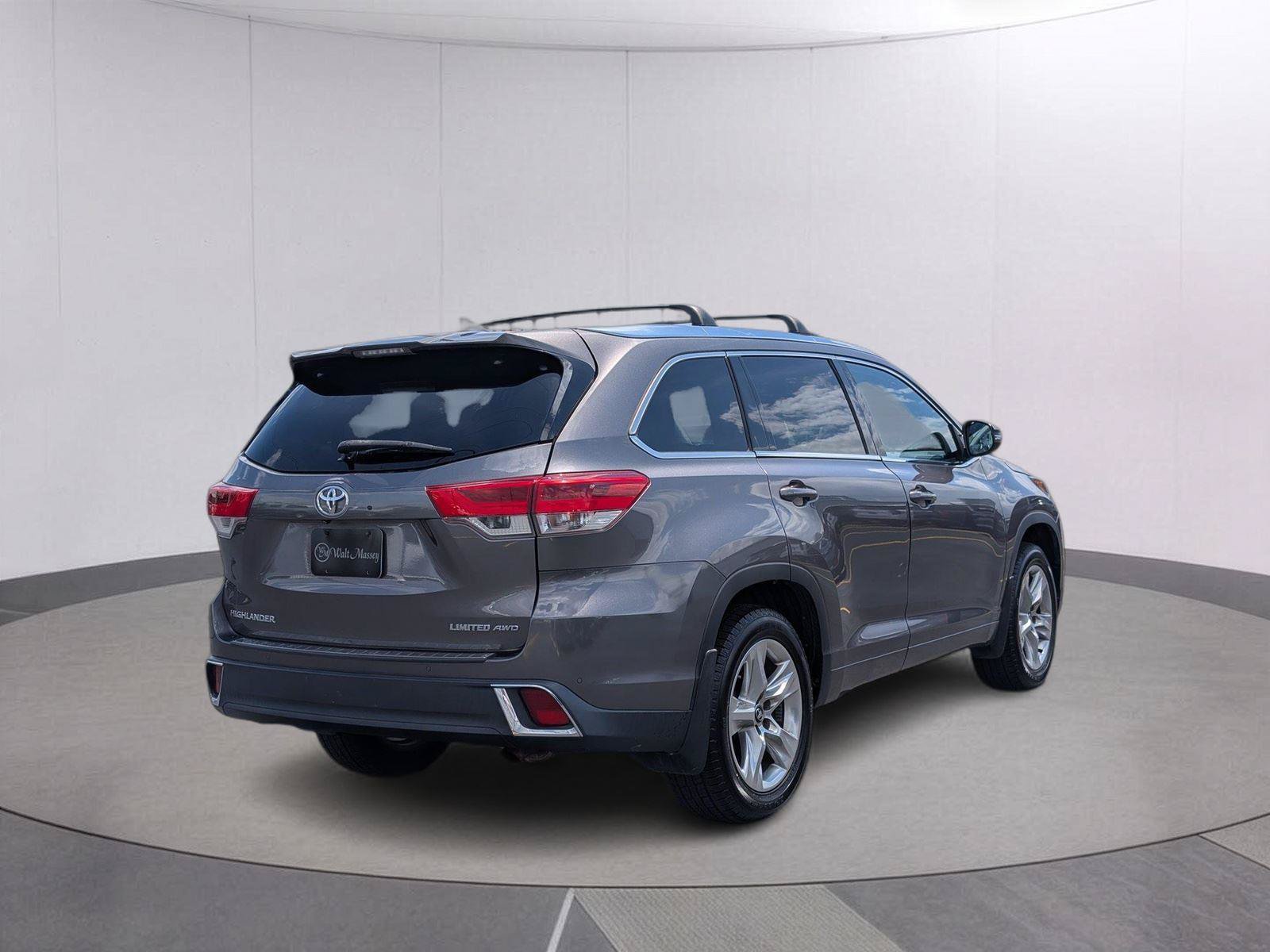 Used 2017 Toyota Highlander Limited AWD/4WD image 5