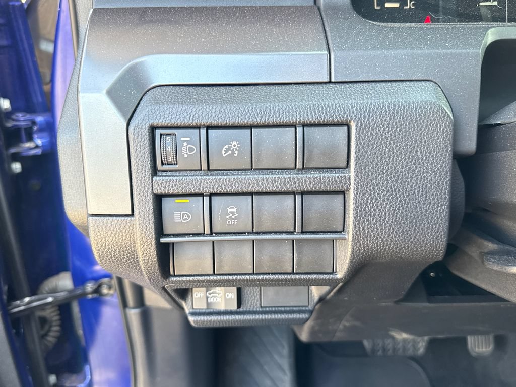 Used 2025 Toyota Tacoma SR5 AWD/4WD image 19