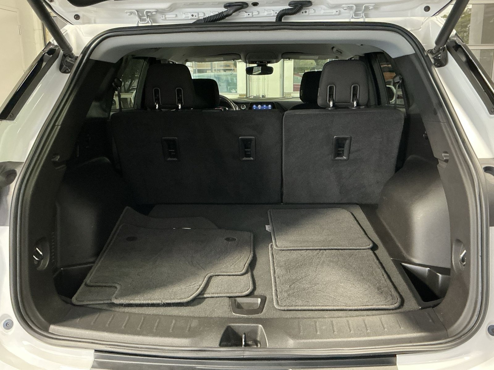 Used 2019 Chevrolet Blazer LT FWD image 25