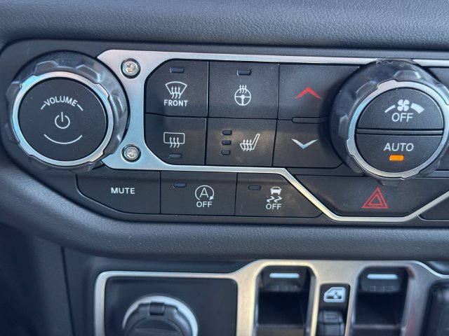 Certified 2025 Jeep Wrangler Unlimited Sahara AWD/4WD image 33