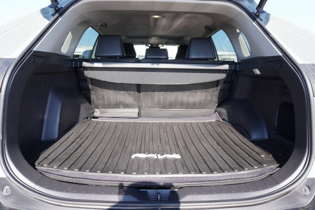 Used 2023 Toyota RAV4 XLE Premium image 29