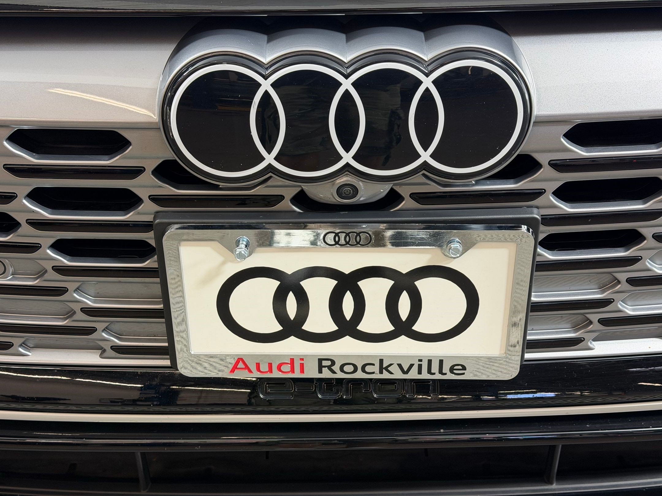 Used 2024 Audi Q8 e-tron Premium Plus w/ Premium Plus Package AWD/4WD image 21