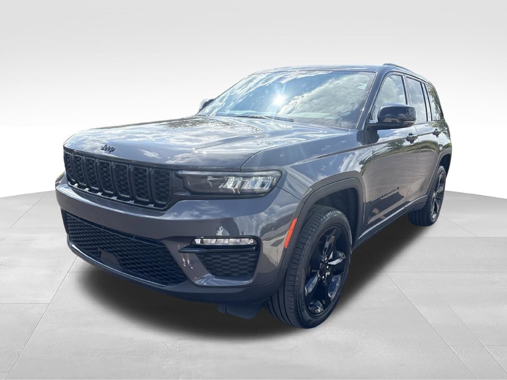 Used 2024 Jeep Grand Cherokee Limited w/ Black Appearance Package AWD/4WD image 8