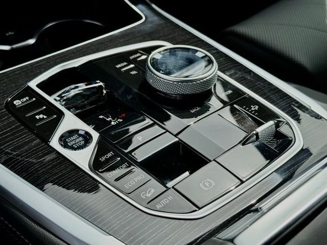 Used 2026 BMW X7 xDrive40i w/ M Sport Package AWD/4WD image 28