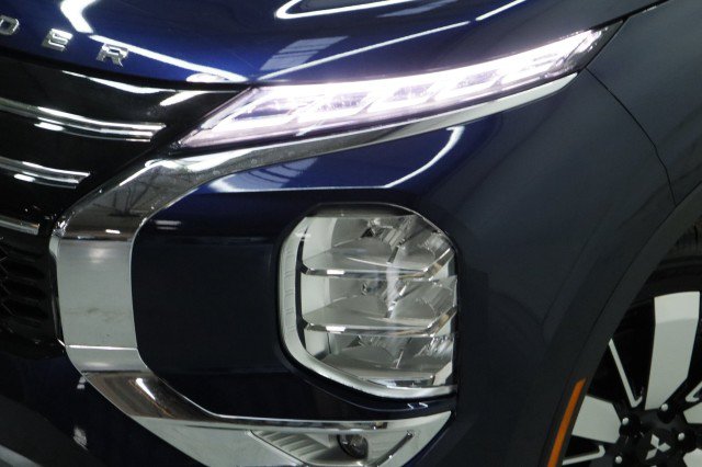 New 2026 Mitsubishi Outlander SE FWD image 2