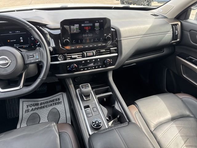 Used 2024 Nissan Pathfinder Platinum image 23