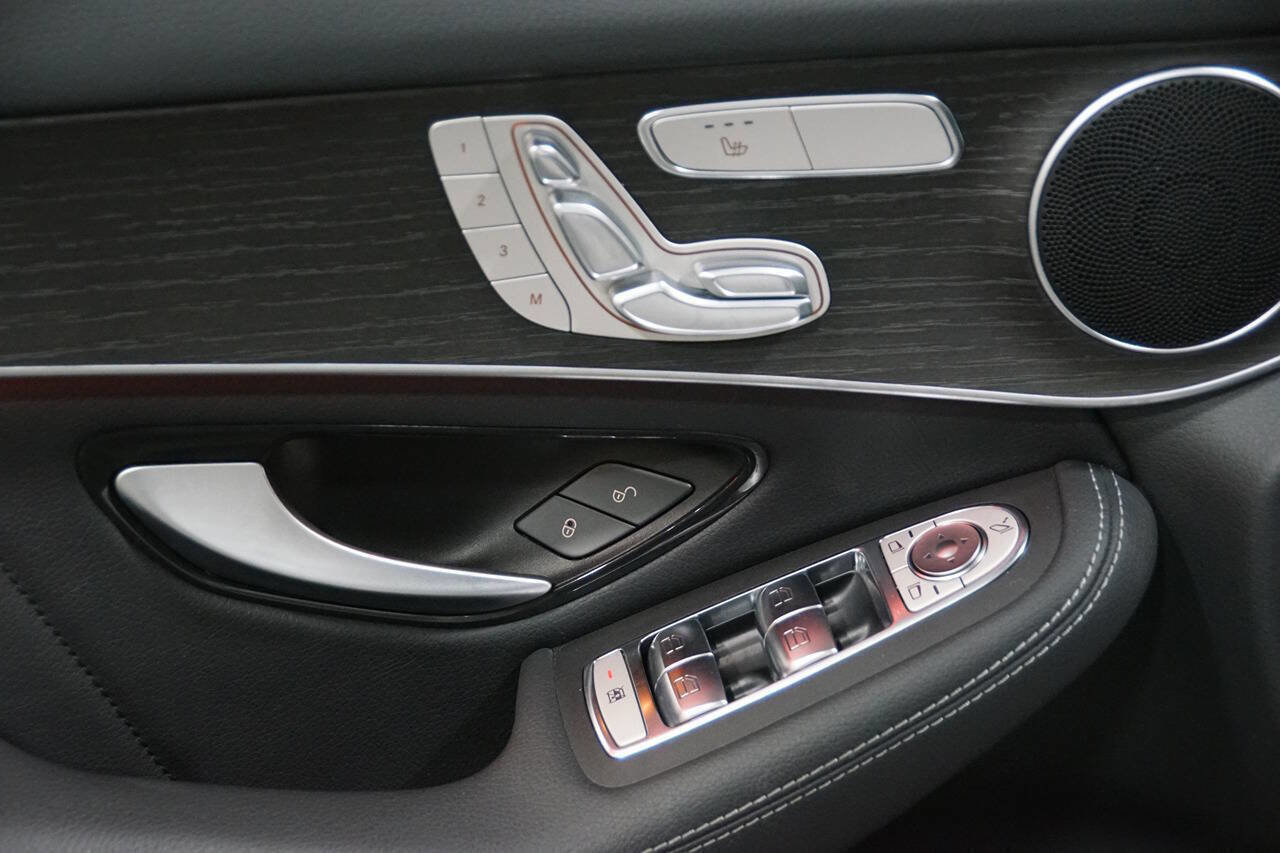 Used 2022 Mercedes-Benz GLC 300 4MATIC image 25