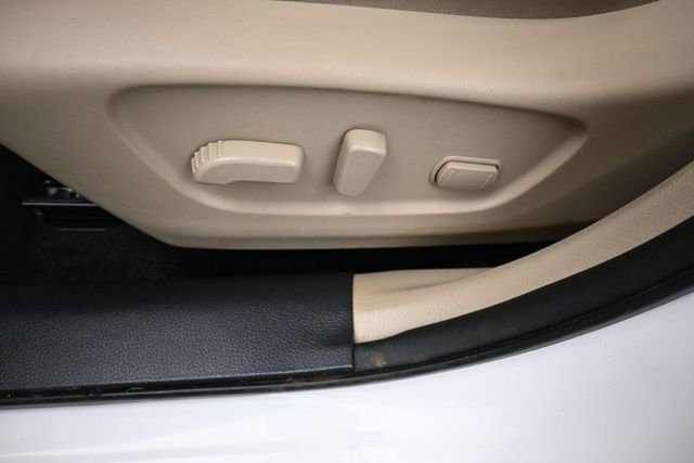 Used 2016 Nissan Rogue SL w/ SL Premium Package FWD image 12