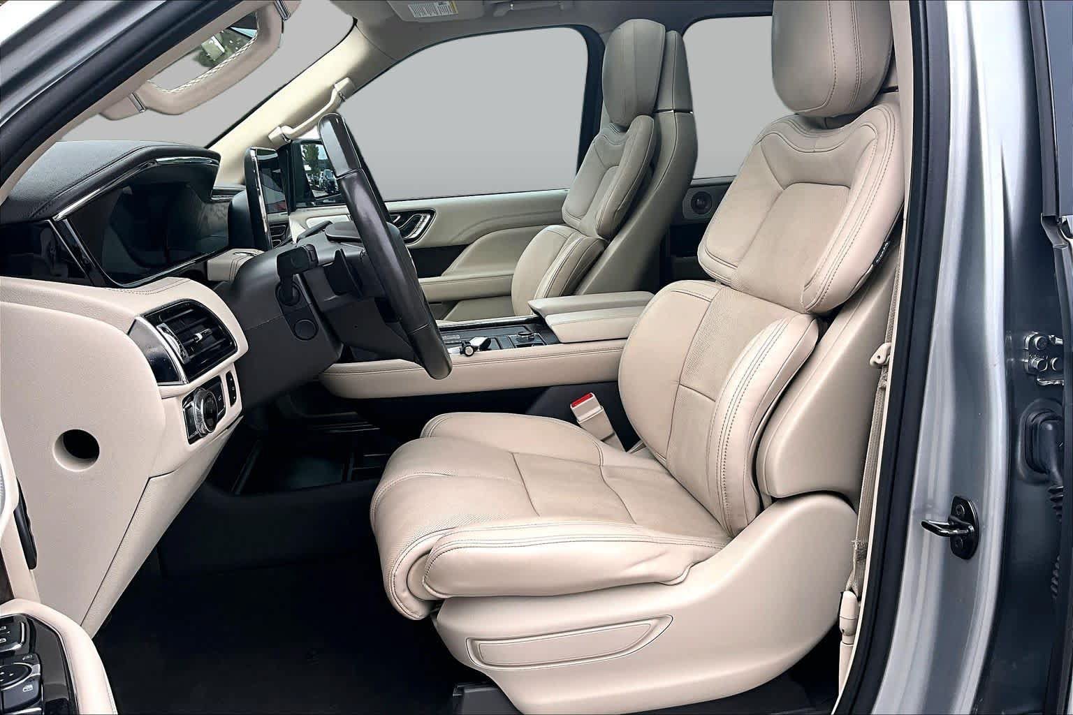 Used 2021 Lincoln Navigator L Reserve w/ Luxury Package AWD/4WD image 7