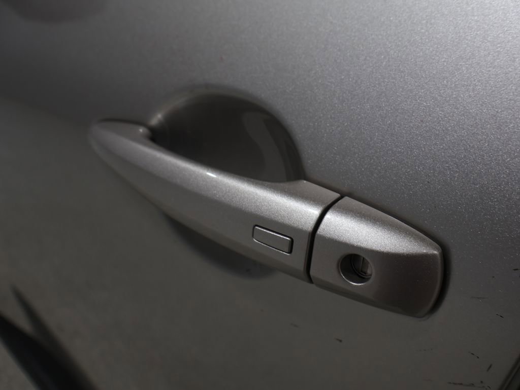 Used 2025 Nissan Rogue SL w/ SL Premium Package image 9