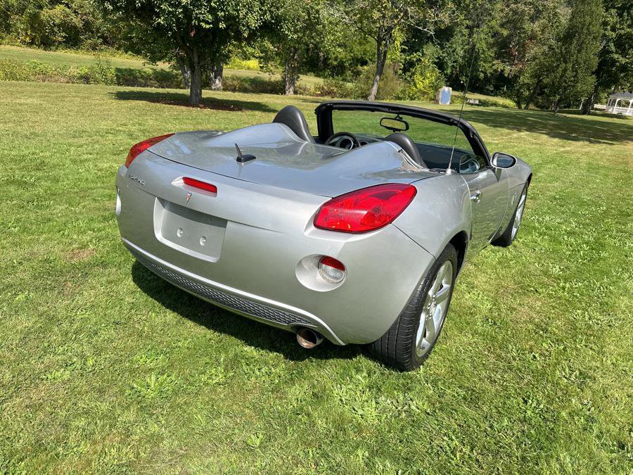 Used 2007 Pontiac Solstice Convertible w/ Premium Package image 10