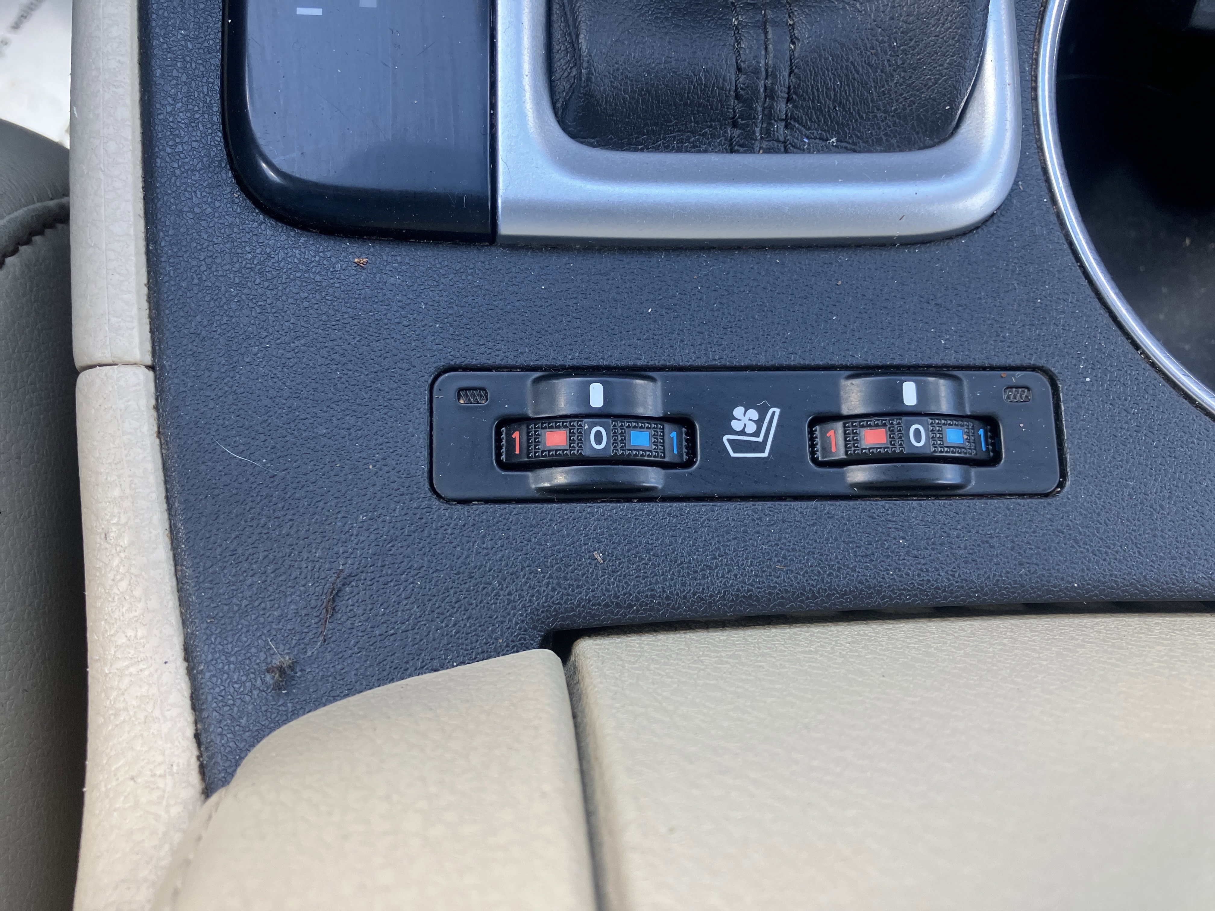 Used 2015 Toyota Highlander Limited Platinum AWD/4WD image 30