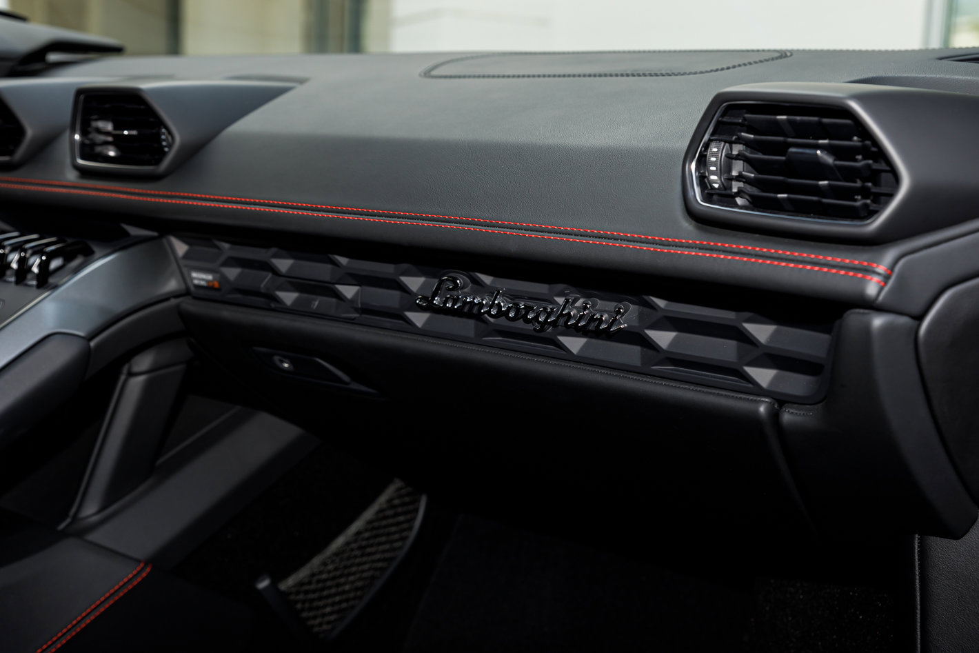 Used 2022 Lamborghini Huracan EVO RWD image 20