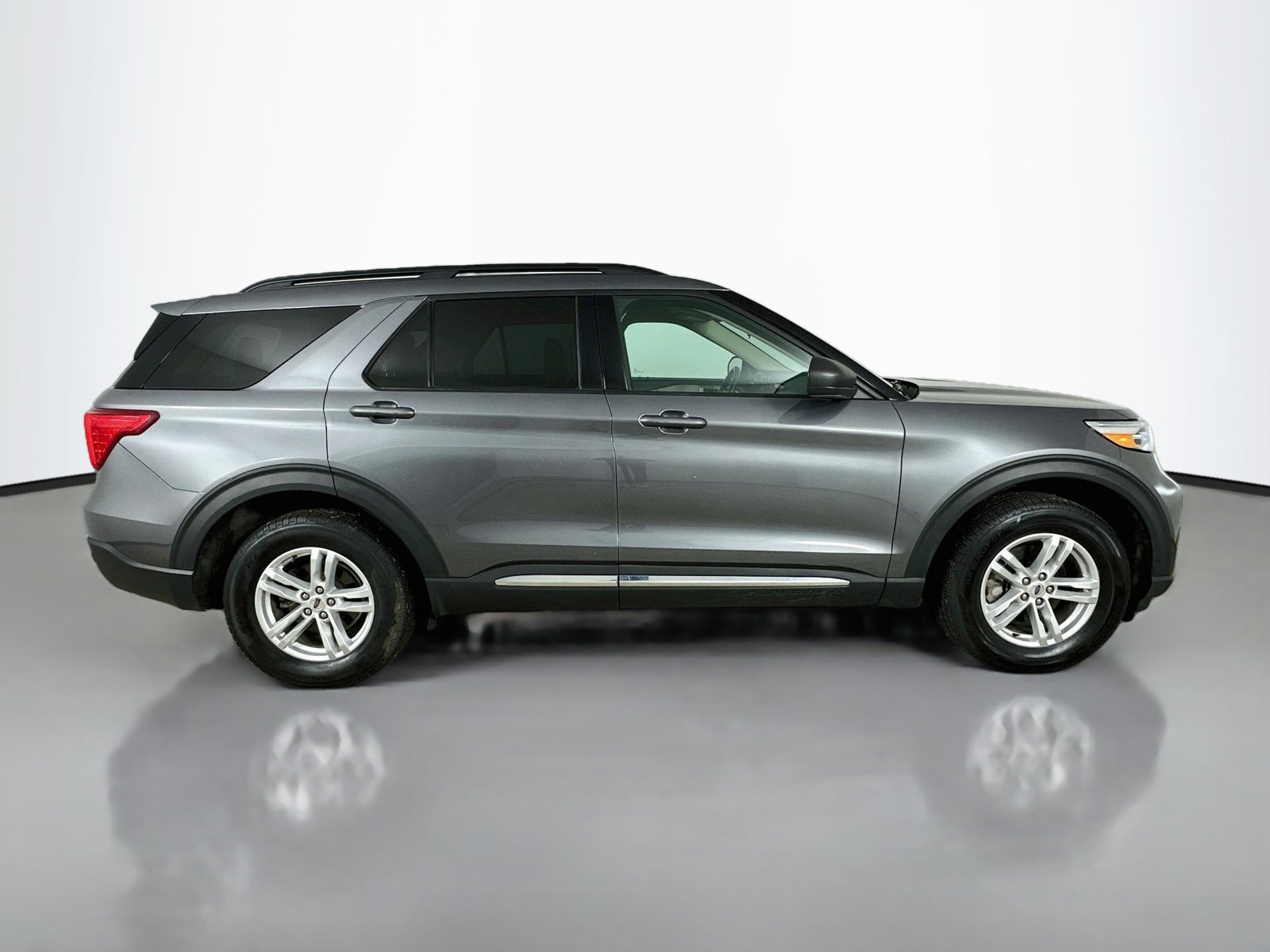 Used 2022 Ford Explorer XLT AWD/4WD image 4
