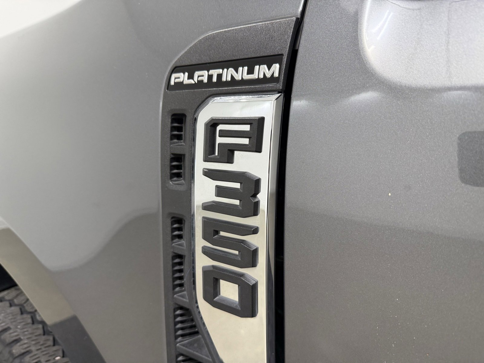 Used 2024 Ford F350 Platinum image 11