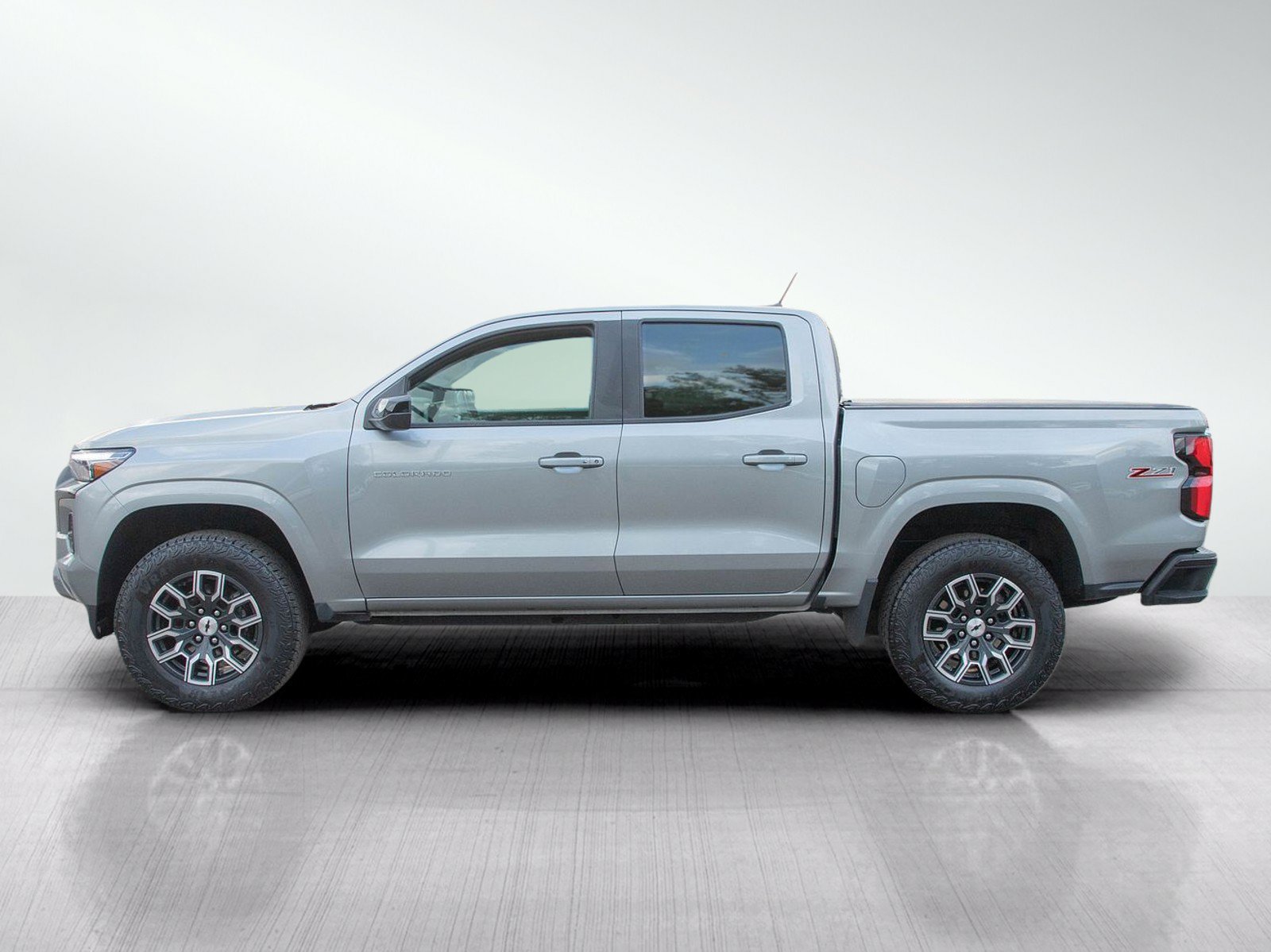 Used 2023 Chevrolet Colorado Z71 w/ Z71 Convenience Package 2 AWD/4WD image 2
