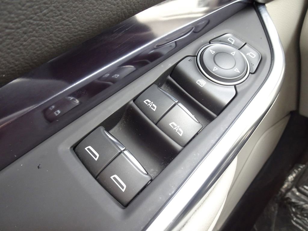 Certified 2023 Cadillac XT4 Luxury w/ Cold Weather Package image 22