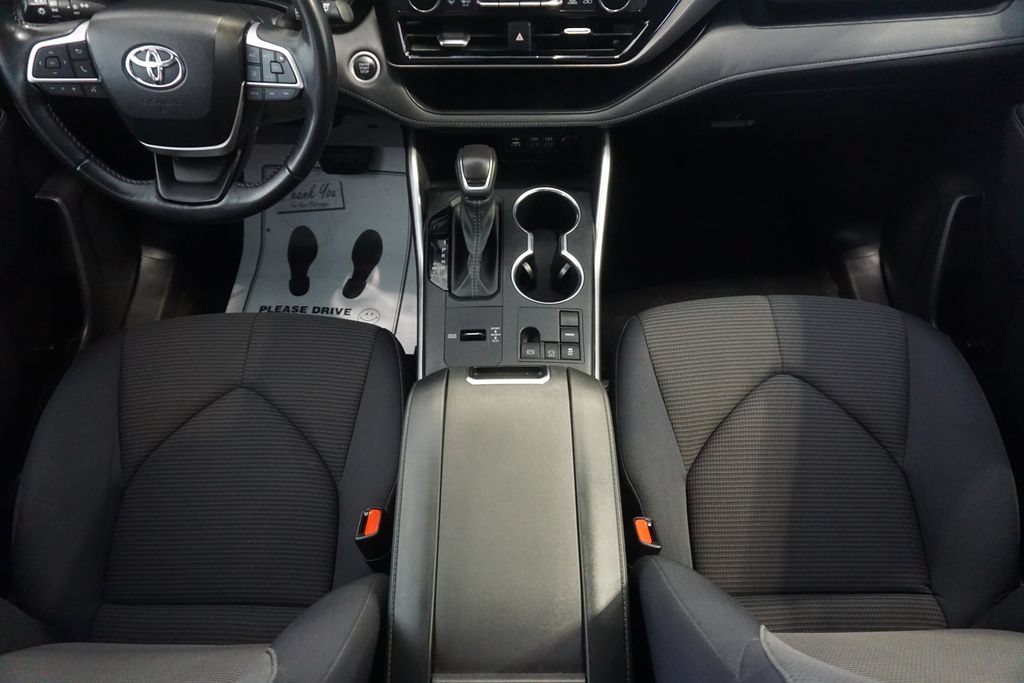 Certified 2024 Toyota Highlander LE FWD image 30