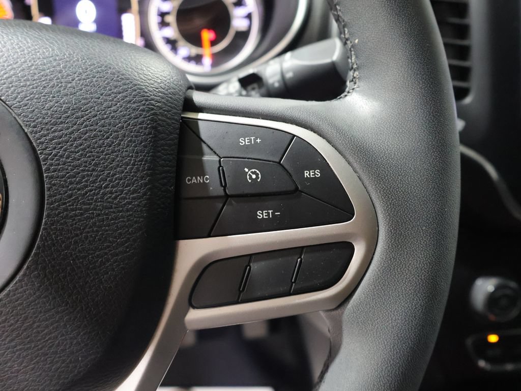 Certified 2022 Jeep Cherokee Latitude AWD/4WD image 40