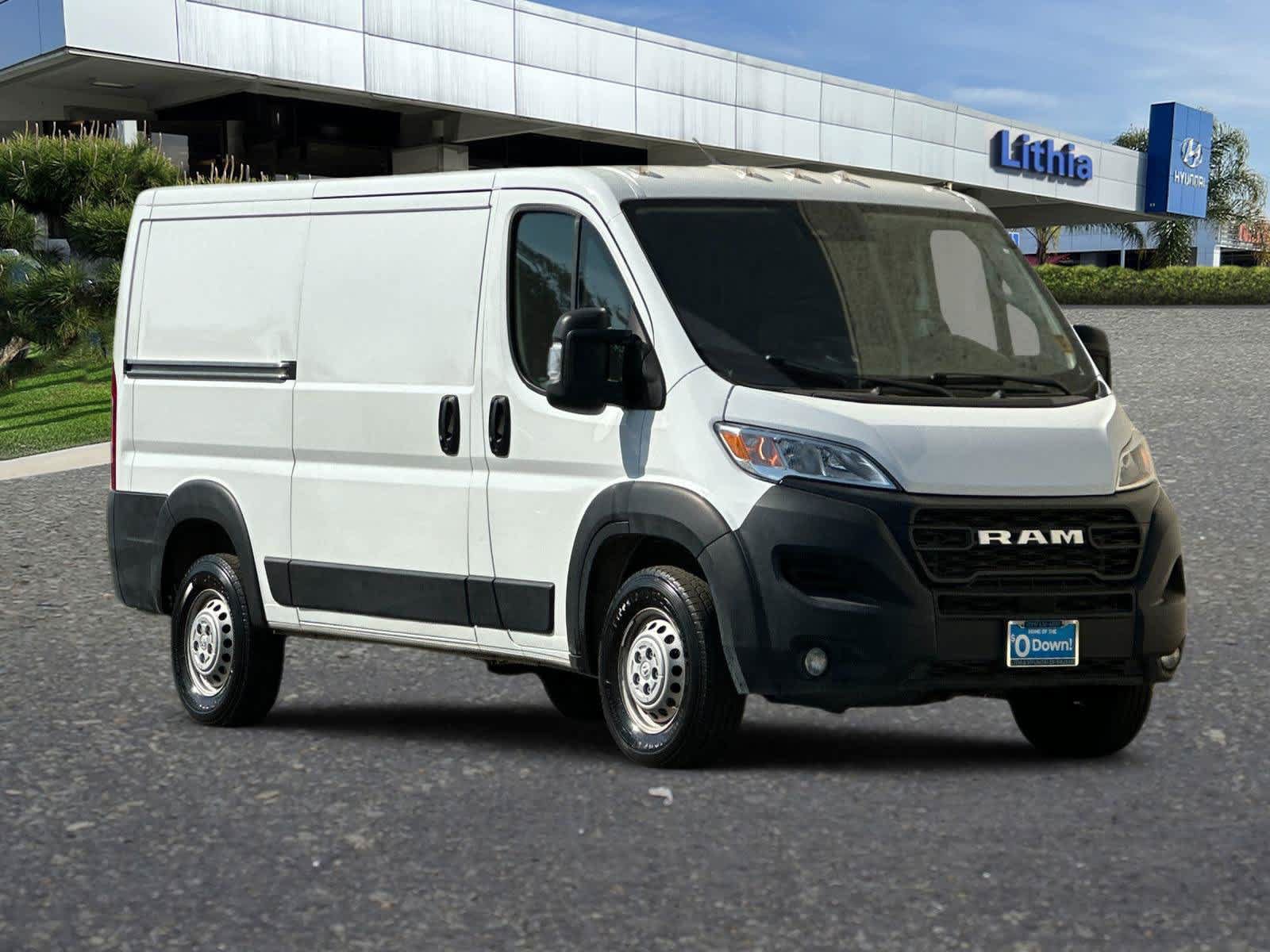 Used 2025 RAM ProMaster 2500 w/ Convenience Group FWD image 9